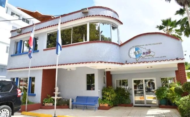 Análisis de Política Educativa: La Neutralidad de la ADP ante el Debate del Creole